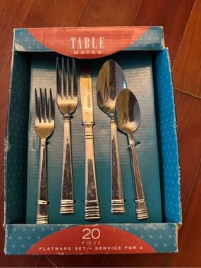 Silver Flatware Set - 20 Piece, Silver